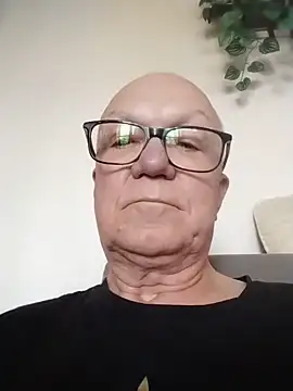 Snapshot of Wieczorek195706 chatting on August 9, 2026, 9:25 am Wieczorek195706 online show from August 9, 2026, 9:25 am