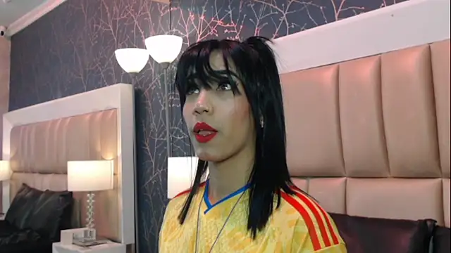 MiaKarsson online show from June 4, 2026, 7:42 pm