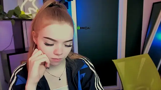 arianaa cat online show from March 22, 2026, 6:28 am