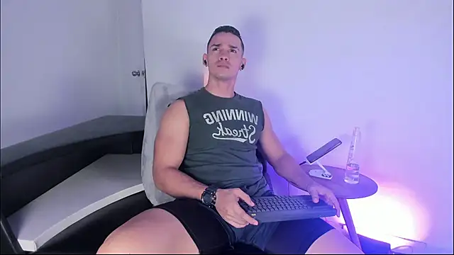 CRISTHIAN WOLF1 online show from May 21, 2026, 8:16 pm