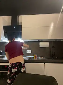 Just-Lilly online show from April 18, 2026, 7:07 pm