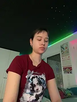 Just-Lilly online show from April 19, 2026, 4:39 pm