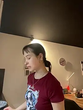 Just-Lilly online show from April 19, 2026, 6:10 pm