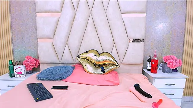 LunaMonroe1 online show from March 4, 2026, 8:59 pm