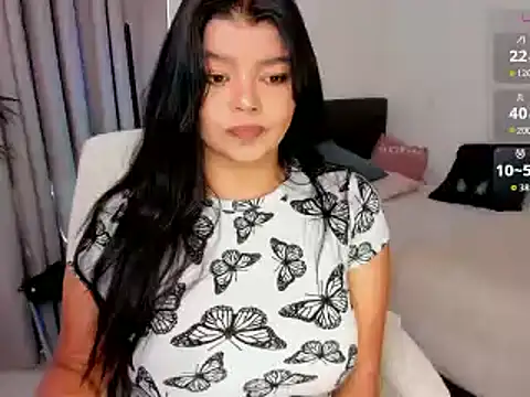 moonhelen online show from February 4, 2026, 6:58 pm