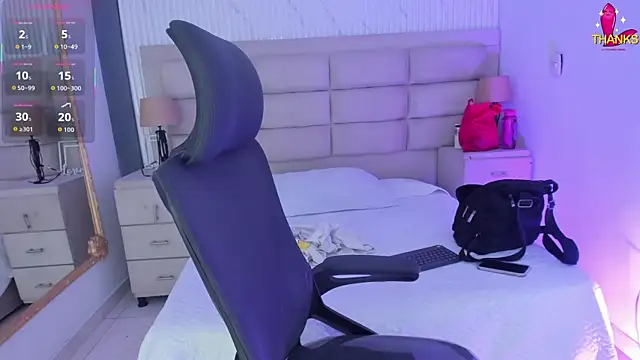 CarolineFyre online show from April 19, 2026, 12:26 pm