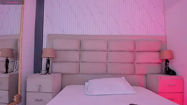 CarolineFyre online show from April 20, 2026, 12:30 pm