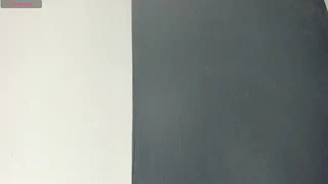 CarolineFyre online show from April 21, 2026, 12:33 pm