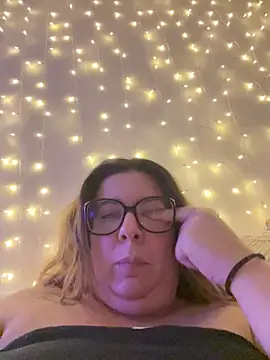 JasmineGlow7 online show from April 22, 2026, 10:33 pm