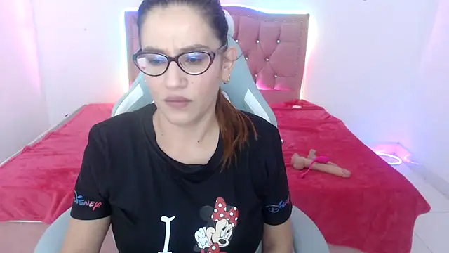 snowhot-69 online show from April 15, 2026, 8:32 am