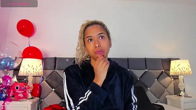  Giorgiina  online show from February 14, 2026, 12:24 pm