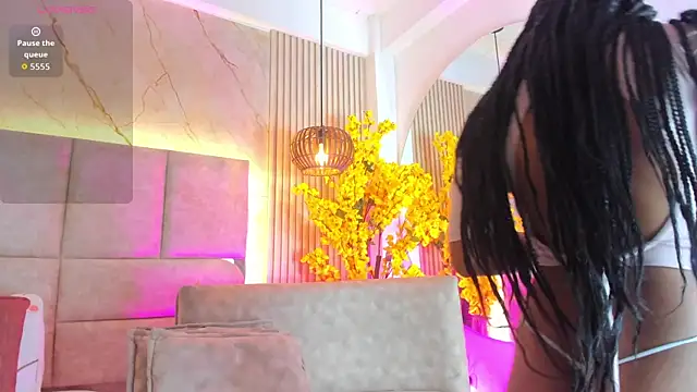 EmmaLovve online show from April 5, 2026, 2:31 am