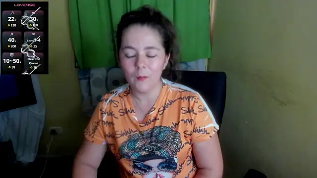 Snapshot of LuciaMiilf chatting on June 25, 2026, 9:41 pm LuciaMiilf online show from June 25, 2026, 9:41 pm