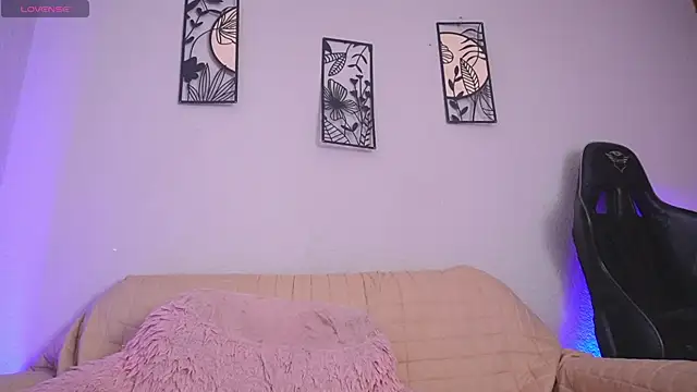 loveegirll1 online show from April 21, 2026, 4:19 am