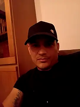 Riccardozz online show from May 1, 2026, 1:21 am