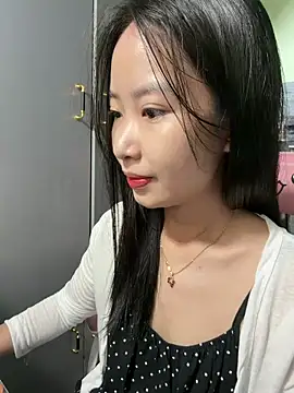 Linne6789 online show from May 15, 2026, 3:57 am