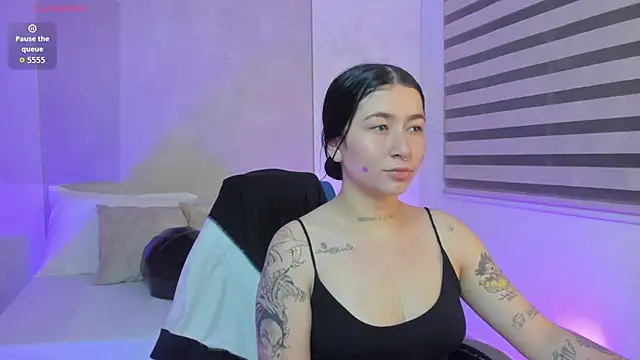 Snapshot of charlottee27_ chatting on May 22, 2026, 2:08 am charlottee27 online show from May 22, 2026, 2:08 am