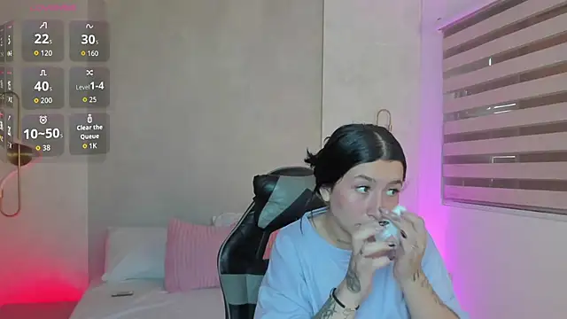 Snapshot of charlottee27_ chatting on June 5, 2026, 8:14 pm charlottee27 online show from June 5, 2026, 8:14 pm