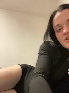 LeonieClaire online show from February 10, 2026, 10:03 pm