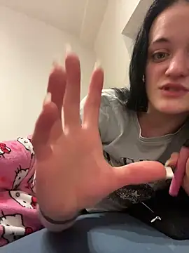 LeonieClaire online show from February 15, 2026, 10:39 pm