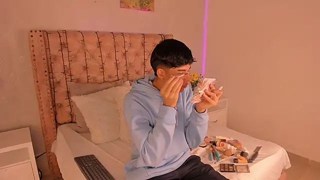 noah lewiss online show from March 5, 2026, 11:17 am