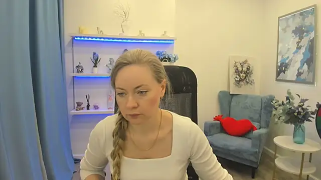 CharlotteKerti online show from April 14, 2026, 11:27 am