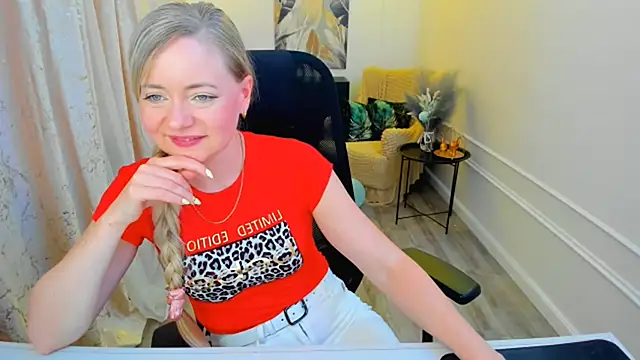 CharlotteKerti online show from June 3, 2026, 2:33 pm