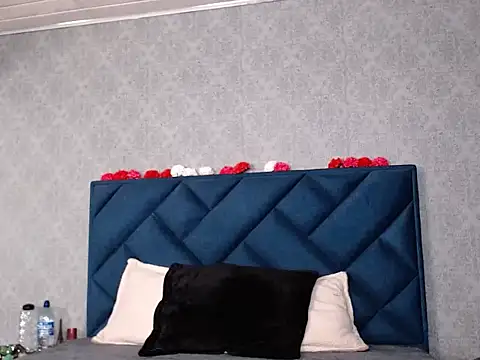 Lia tomson online show from February 9, 2026, 6:56 pm