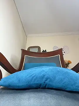 LilaRvsh online show from April 21, 2026, 5:28 pm