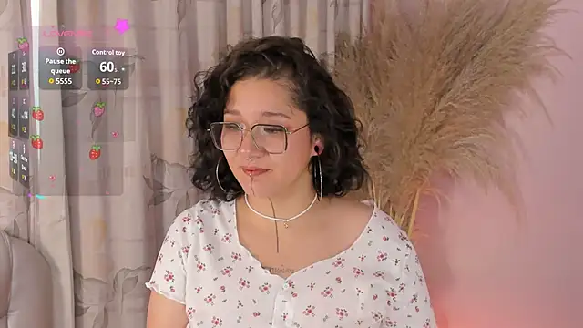 Snapshot of Sylvara_bx chatting on June 17, 2026, 11:56 am Sylvara bx online show from June 17, 2026, 11:56 am