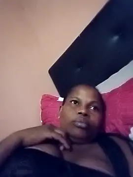 Snapshot of Sexyleonx chatting on February 3, 2026, 8:19 am Sexyleonx online show from February 3, 2026, 8:19 am