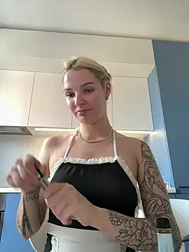 Snapshot of SinLuna_ chatting on June 19, 2026, 2:10 pm SinLuna online show from June 19, 2026, 2:10 pm