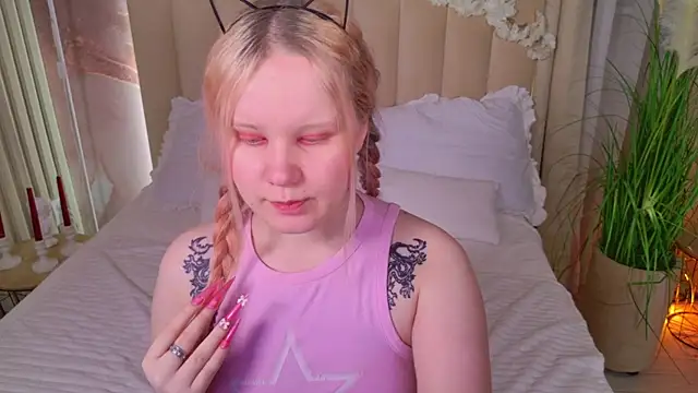 AnnieVibe online show from April 21, 2026, 5:39 pm