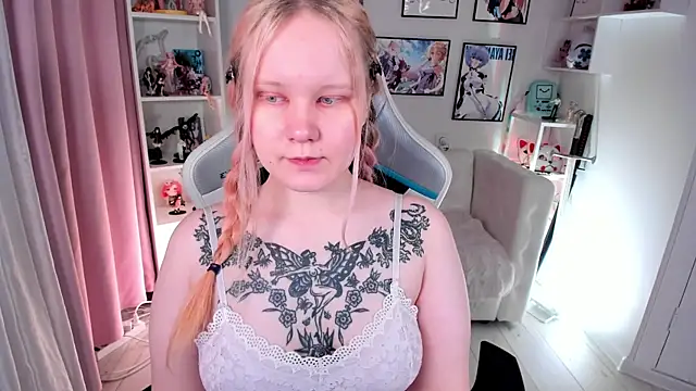 AnnieVibe online show from April 22, 2026, 5:36 pm