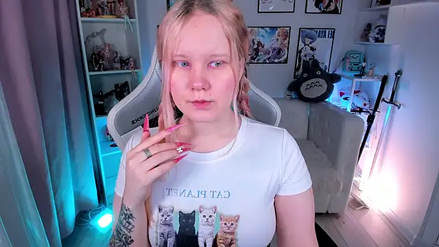 AnnieVibe online show from April 25, 2026, 5:32 pm