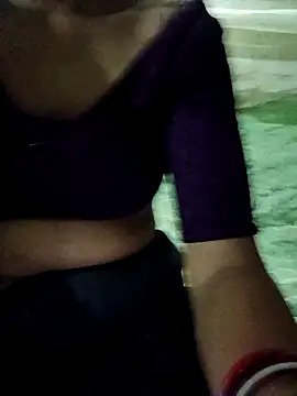 Royal hotti0011 online show from April 18, 2026, 9:48 pm