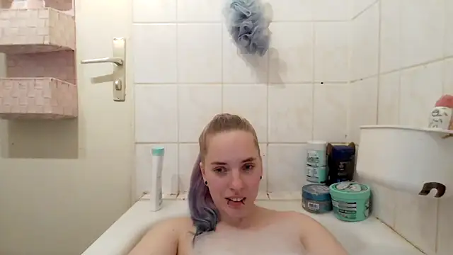 Snapshot of Red_desteny chatting on March 5, 2026, 6:59 pm Red desteny online show from March 5, 2026, 6:59 pm