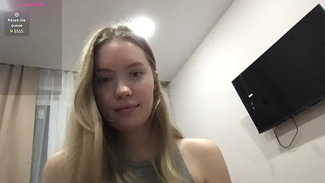 Snapshot of lola_boo chatting on February 17, 2026, 3:40 pm lola boo online show from February 17, 2026, 3:40 pm