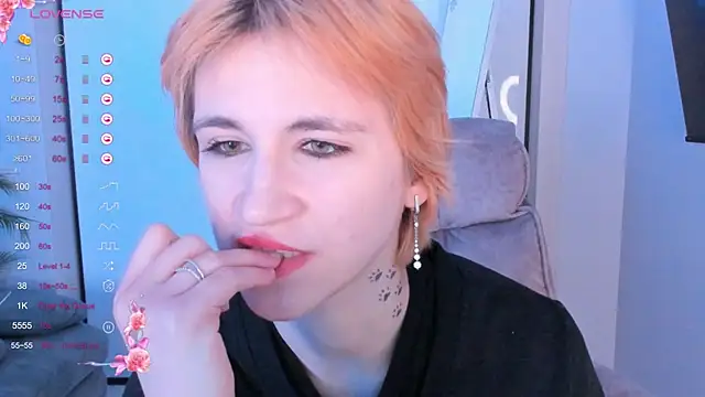 AutumnWhisper online show from April 22, 2026, 3:57 pm