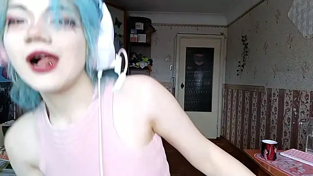 KathernSaulters online show from February 18, 2026, 7:04 am