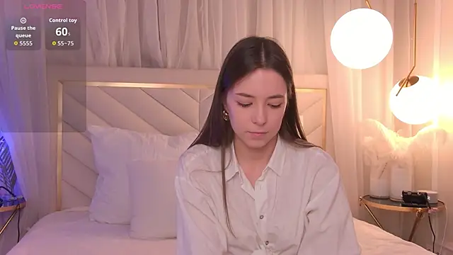 Snapshot of AlisseMoore chatting on February 14, 2026, 6:43 am AlisseMoore online show from February 14, 2026, 6:43 am