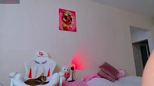 peachiee  online show from April 23, 2026, 2:13 am