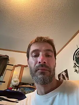 Snapshot of tommattsonn chatting on July 3, 2026, 9:43 pm tommattsonn online show from July 3, 2026, 9:43 pm