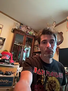 Snapshot of tommattsonn chatting on July 25, 2026, 9:23 pm tommattsonn online show from July 25, 2026, 9:23 pm