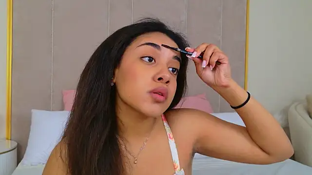 Snapshot of Luna_Cortier chatting on July 11, 2026, 5:21 am Luna Cortier online show from July 11, 2026, 5:21 am