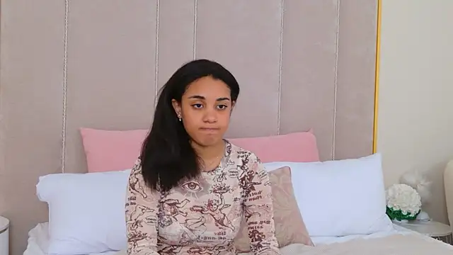 Snapshot of Luna_Cortier chatting on July 20, 2026, 11:23 am Luna Cortier online show from July 20, 2026, 11:23 am
