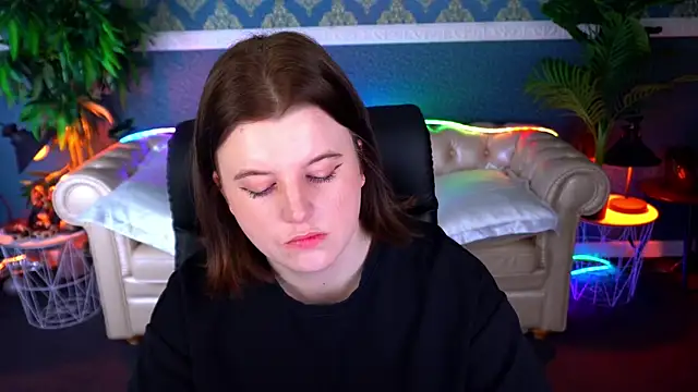 KristiFoxy online show from April 13, 2026, 5:24 am