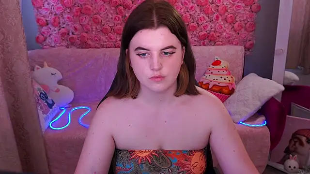KristiFoxy online show from May 14, 2026, 2:02 pm