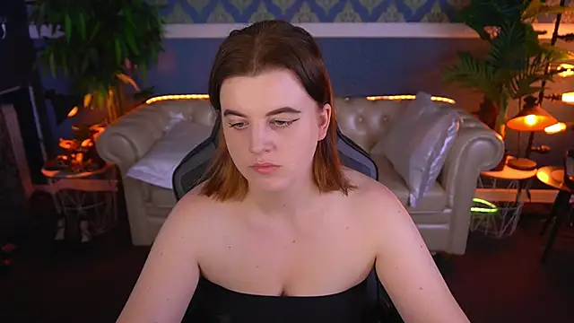 KristiFoxy online show from May 18, 2026, 12:22 pm
