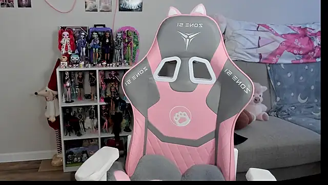 MollysLand online show from March 26, 2026, 9:04 am